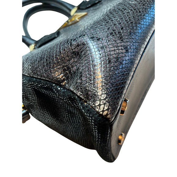 Kelly Wynne I Duffle Dare You Black Serpentine Leather Satchel Handbag Gold Logo - Picture 11 of 16